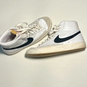 Nike Men's White and Black High-Top Sneakers Blazer Unisex